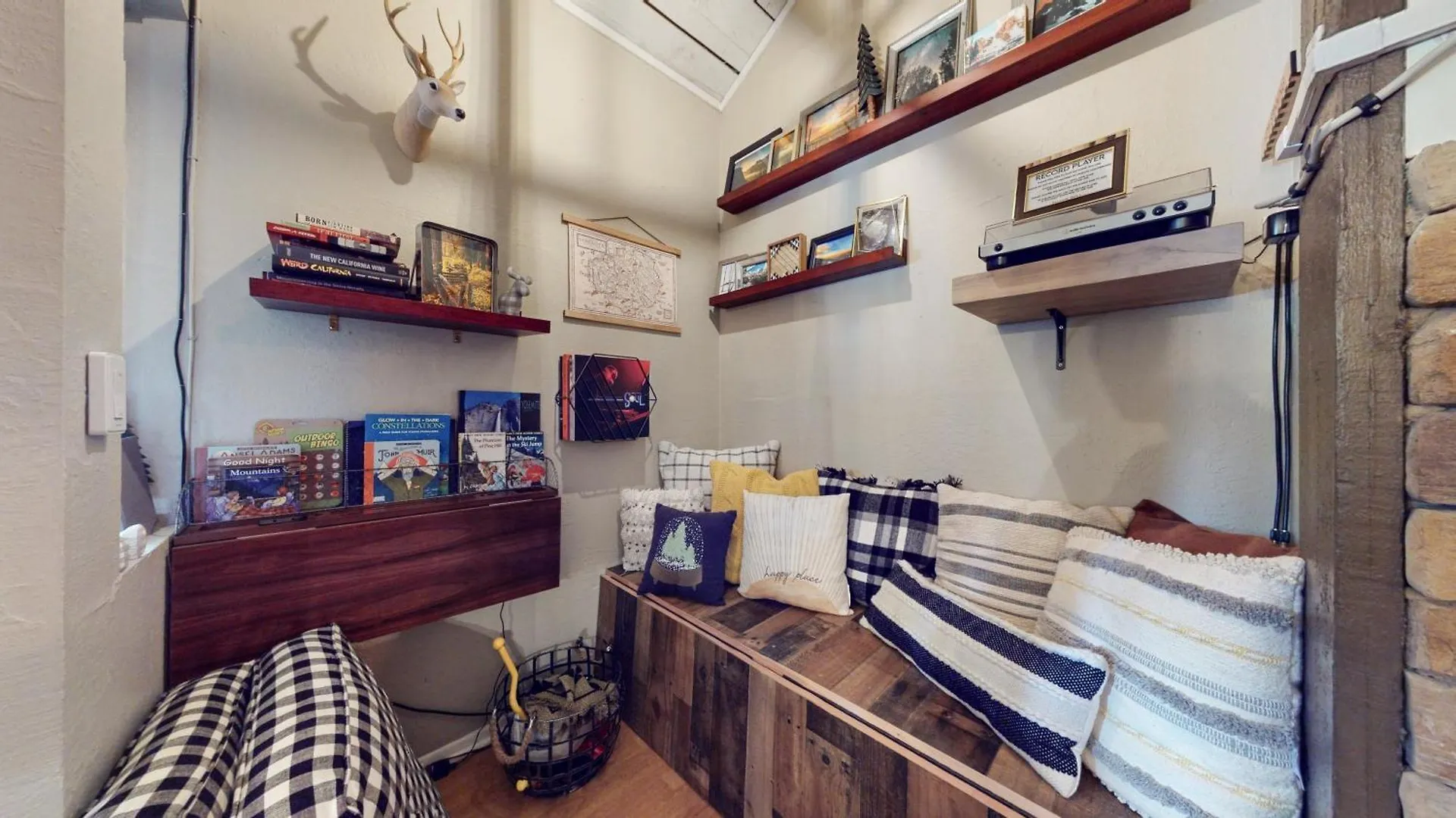 Two-Bedroom Apartment Mammoth Lakes